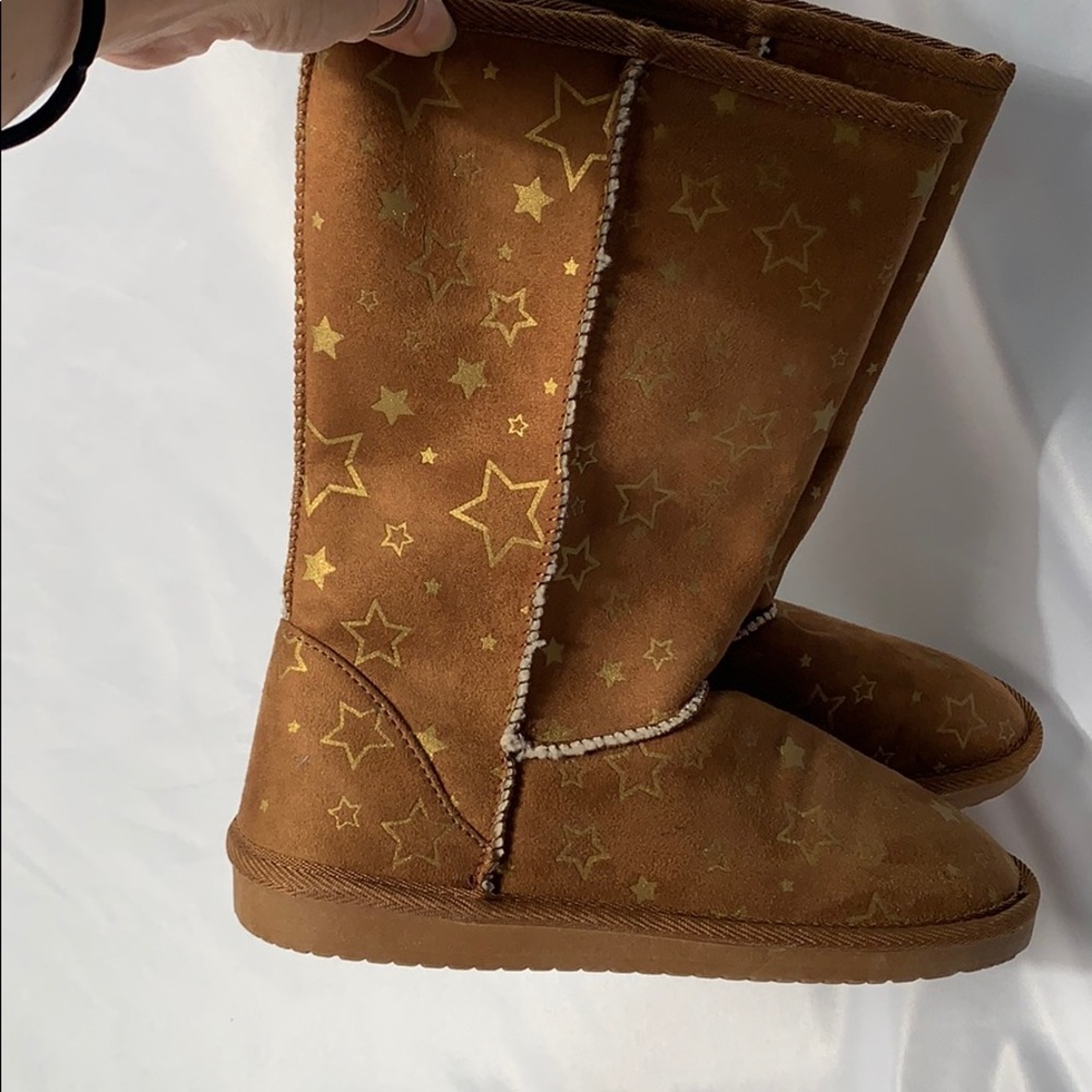Airwalk Tan with Gold Stars Boots Size Youth 4